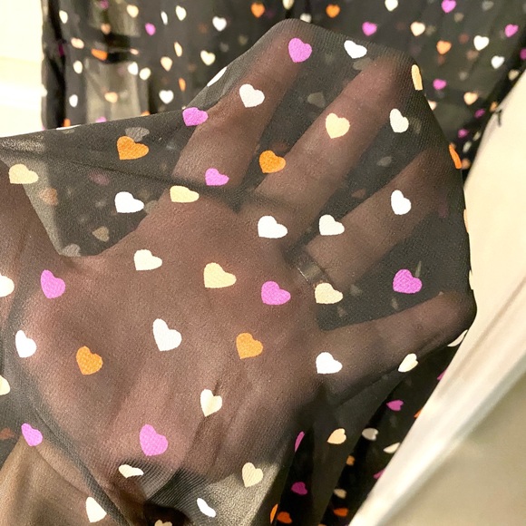 Flowy maxi dress with small hearts - Picture 9 of 10